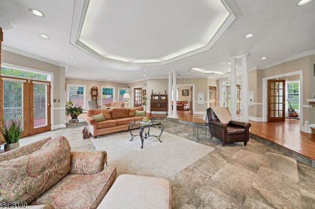 8 Chestnut St, Washington Twp., NJ 07853