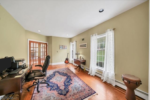 8 Chestnut St, Washington Twp., NJ 07853