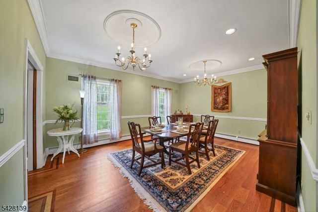 8 Chestnut St, Washington Twp., NJ 07853
