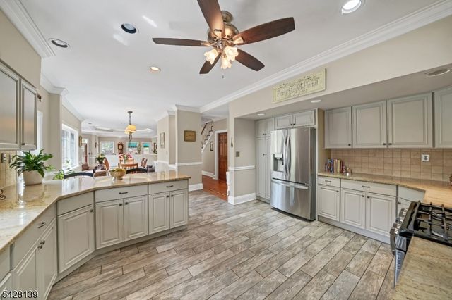 8 Chestnut St, Washington Twp., NJ 07853