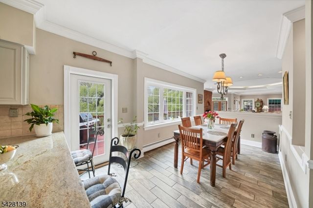 8 Chestnut St, Washington Twp., NJ 07853