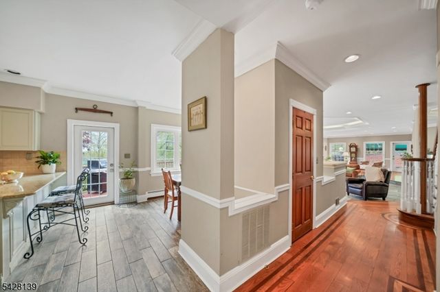 8 Chestnut St, Washington Twp., NJ 07853