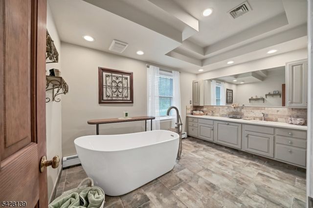 8 Chestnut St, Washington Twp., NJ 07853