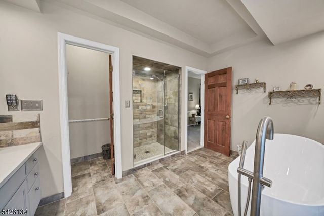 8 Chestnut St, Washington Twp., NJ 07853