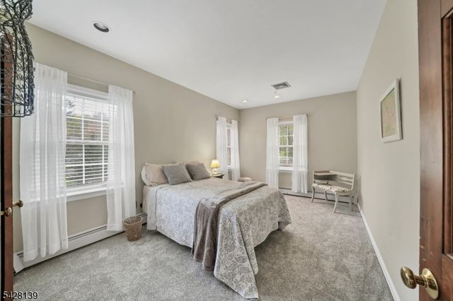 8 Chestnut St, Washington Twp., NJ 07853