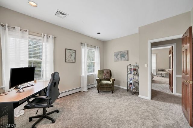 8 Chestnut St, Washington Twp., NJ 07853
