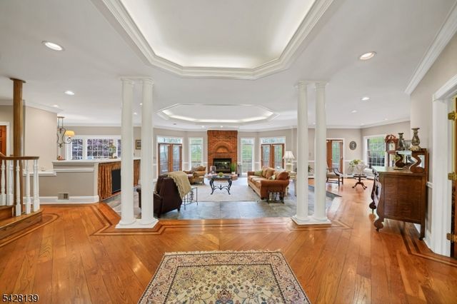 8 Chestnut St, Washington Twp., NJ 07853