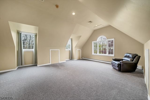8 Chestnut St, Washington Twp., NJ 07853