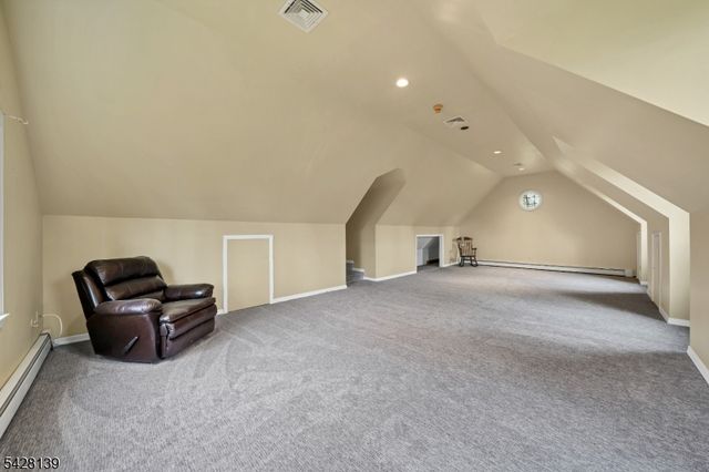 8 Chestnut St, Washington Twp., NJ 07853
