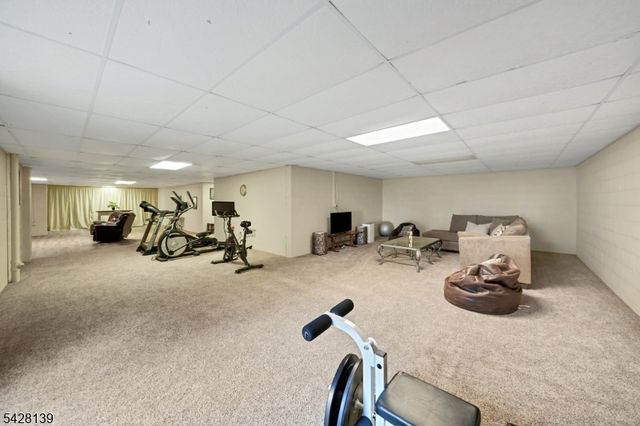 8 Chestnut St, Washington Twp., NJ 07853