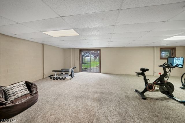 8 Chestnut St, Washington Twp., NJ 07853