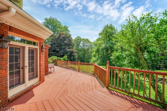 8 Chestnut St, Washington Twp., NJ 07853