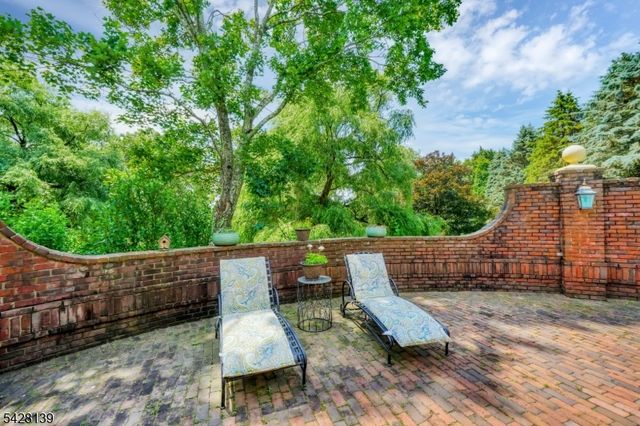 8 Chestnut St, Washington Twp., NJ 07853