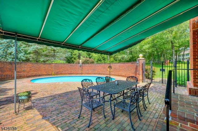 8 Chestnut St, Washington Twp., NJ 07853