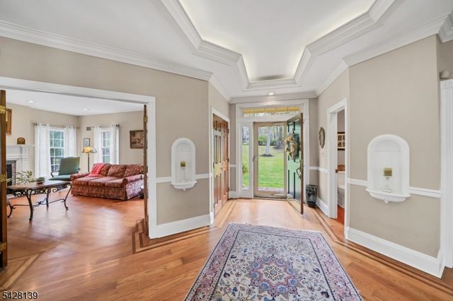8 Chestnut St, Washington Twp., NJ 07853