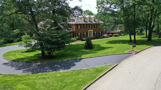 8 Chestnut St, Washington Twp., NJ 07853