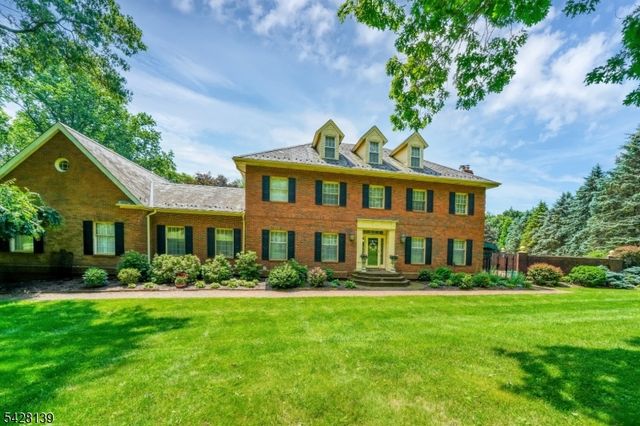 8 Chestnut St, Washington Twp., NJ 07853