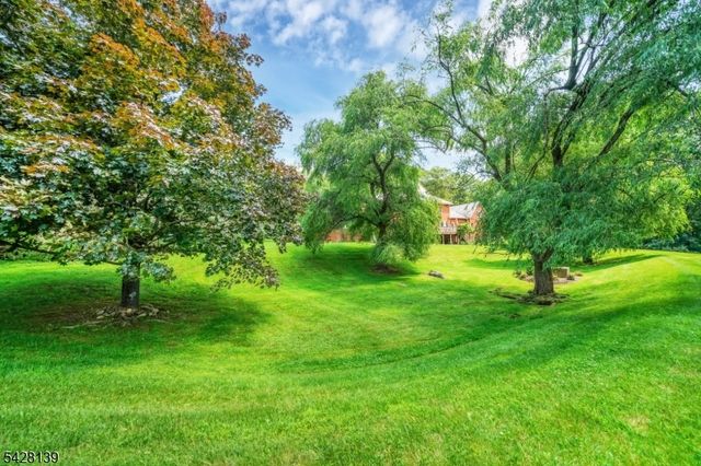 8 Chestnut St, Washington Twp., NJ 07853