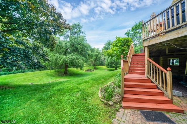 8 Chestnut St, Washington Twp., NJ 07853