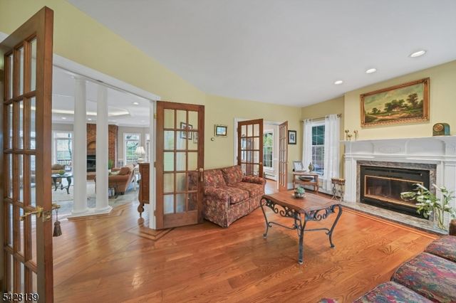 8 Chestnut St, Washington Twp., NJ 07853