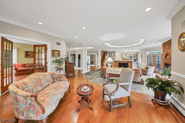 8 Chestnut St, Washington Twp., NJ 07853