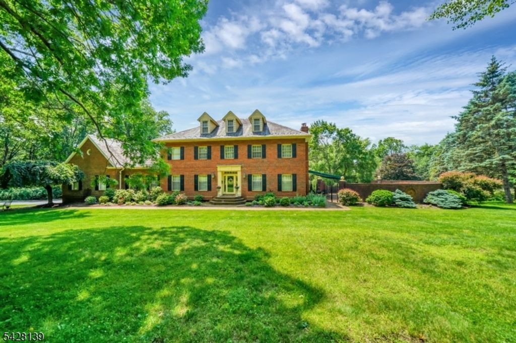 8 Chestnut St, Washington Twp., NJ 07853