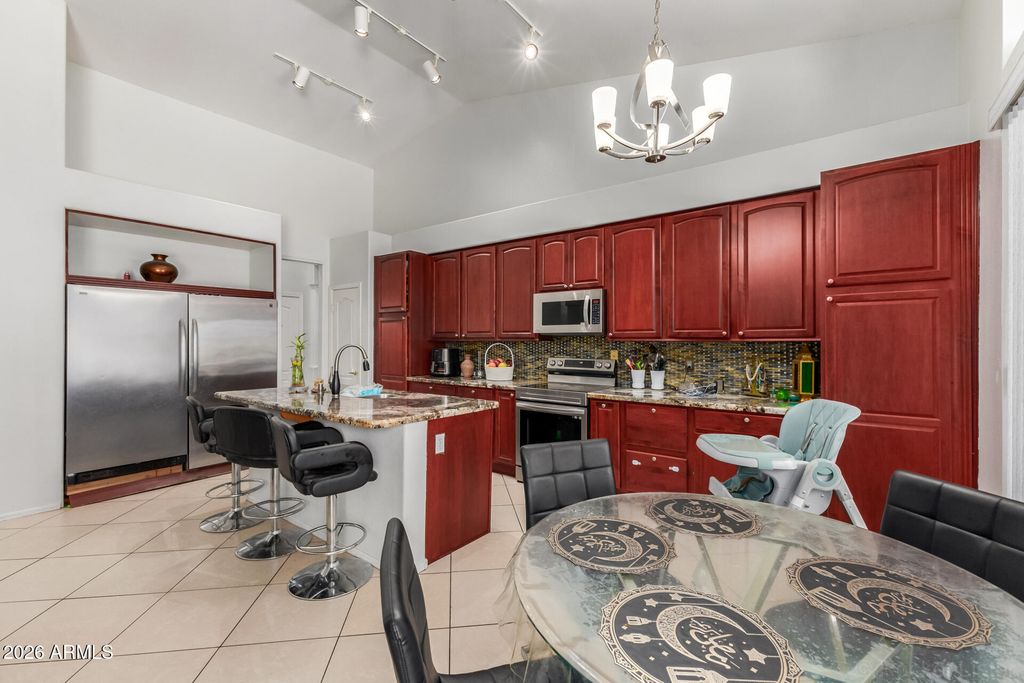 Image 13 of property listing at 6998 W Muriel Drive, Glendale, AZ 85308