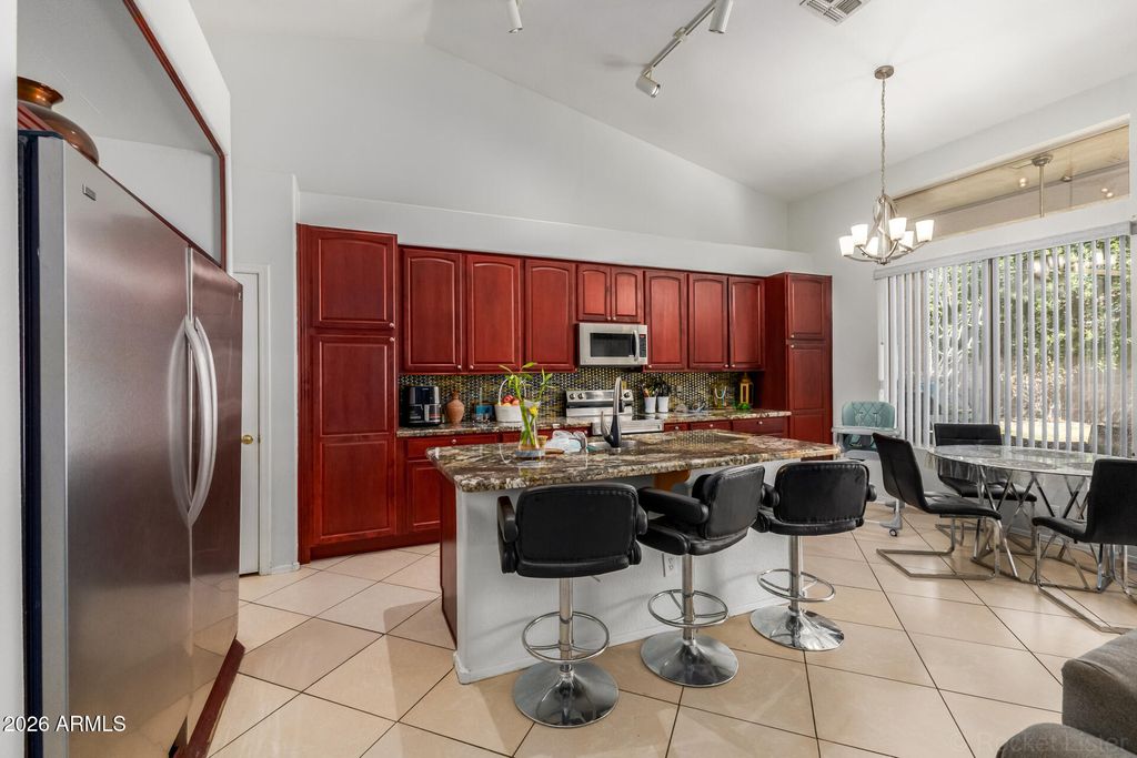 Image 14 of property listing at 6998 W Muriel Drive, Glendale, AZ 85308