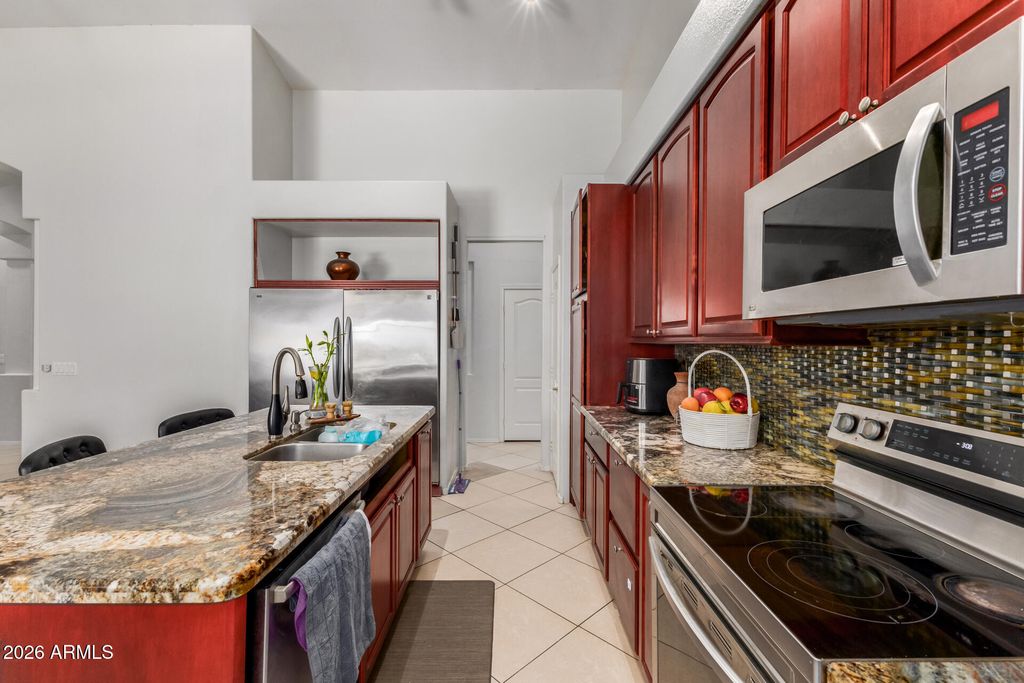 Image 15 of property listing at 6998 W Muriel Drive, Glendale, AZ 85308