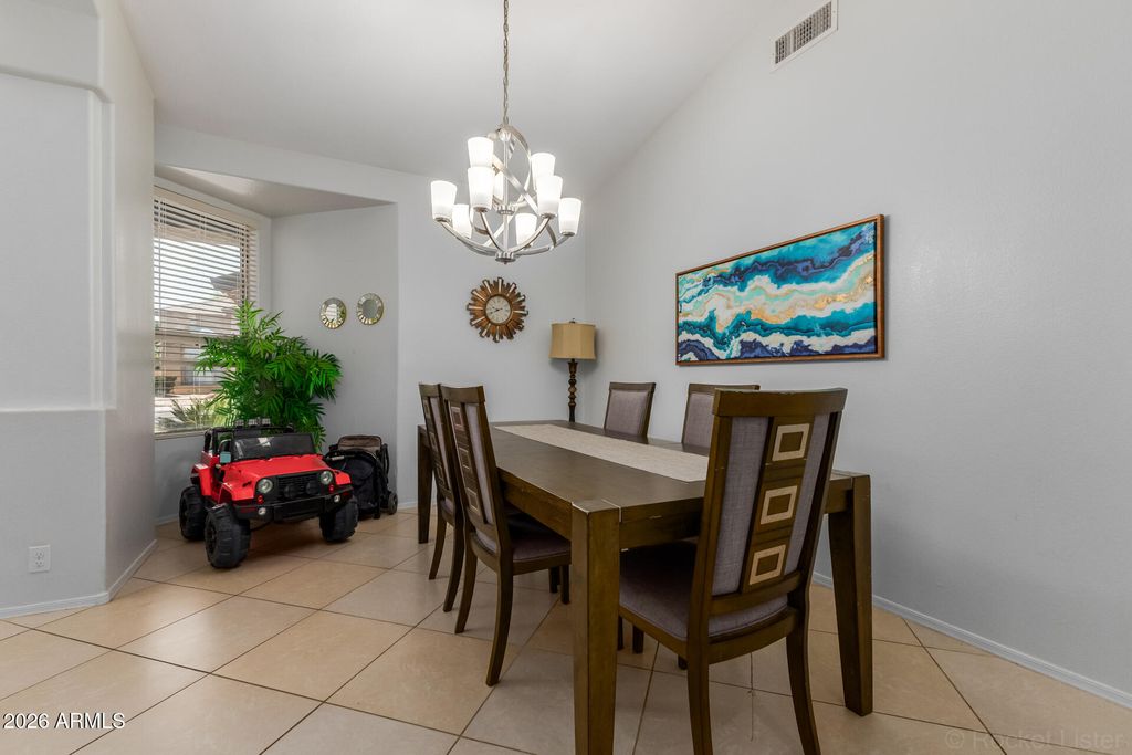 Image 8 of property listing at 6998 W Muriel Drive, Glendale, AZ 85308