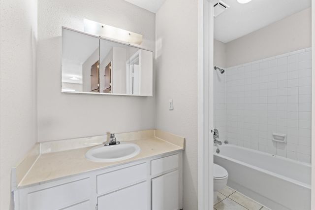 7200 Clarewood Drive 1805, Houston, TX 77036