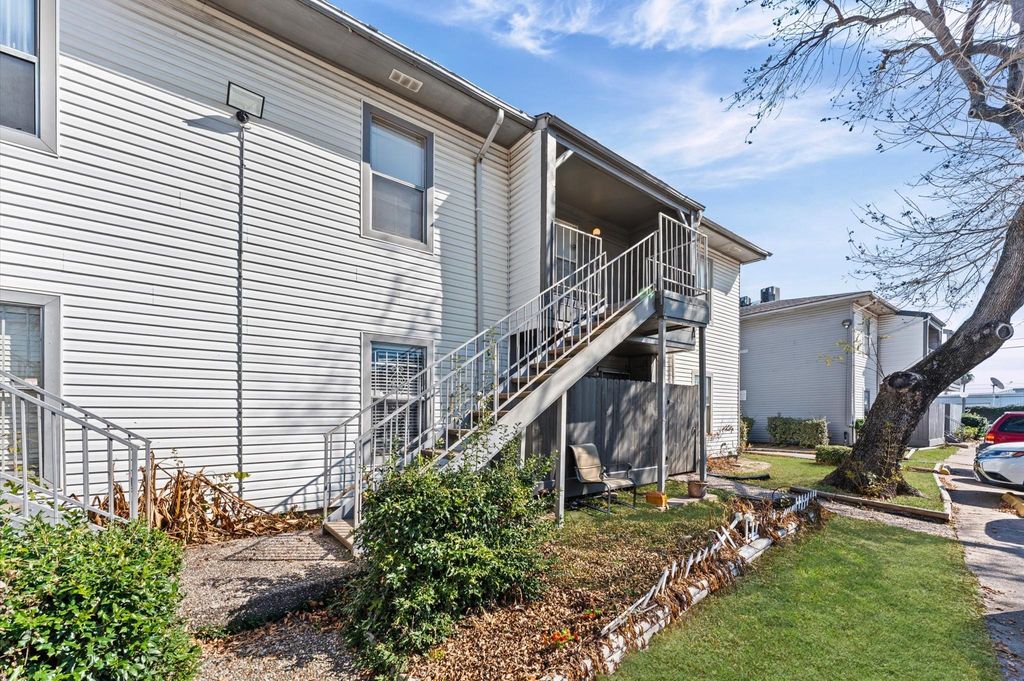 7200 Clarewood Drive 1805, Houston, TX 77036