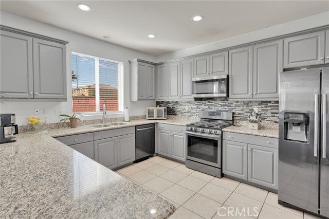 8738 Redondo, Hesperia, CA 92344