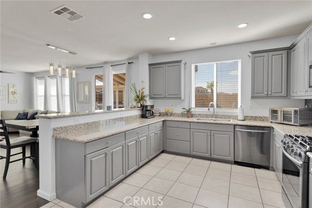 8738 Redondo, Hesperia, CA 92344