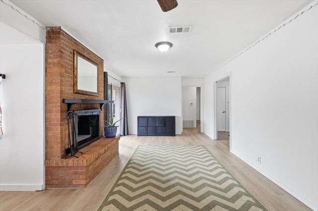 612 N 10th Street, Sanger, TX 76266