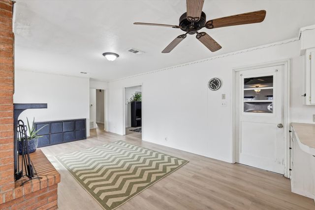 612 N 10th Street, Sanger, TX 76266