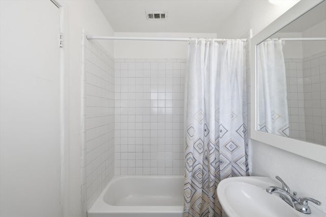 612 N 10th Street, Sanger, TX 76266