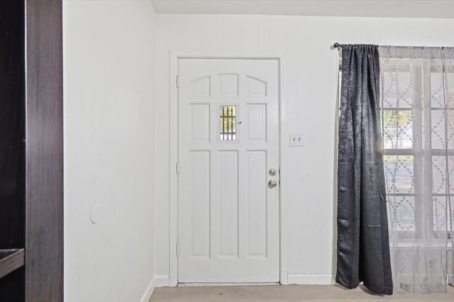 612 N 10th Street, Sanger, TX 76266