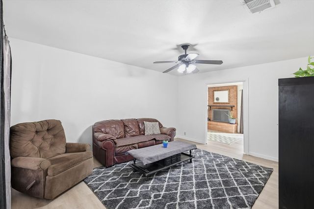 612 N 10th Street, Sanger, TX 76266