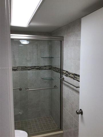 10975 SW 107th St 302, Miami, FL 33176