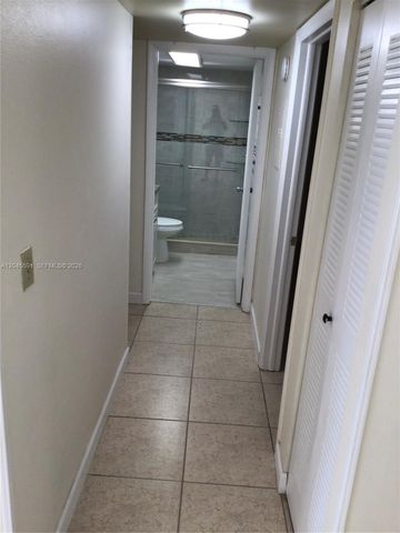 10975 SW 107th St 302, Miami, FL 33176