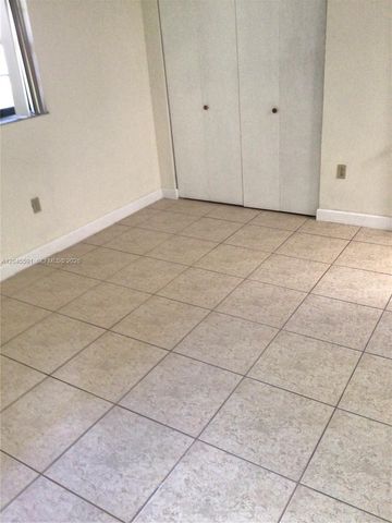 10975 SW 107th St 302, Miami, FL 33176