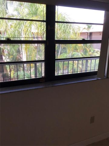 10975 SW 107th St 302, Miami, FL 33176