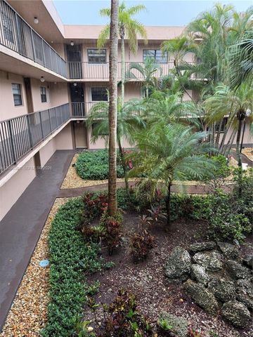 10975 SW 107th St 302, Miami, FL 33176
