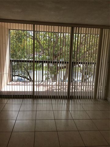 10975 SW 107th St 302, Miami, FL 33176
