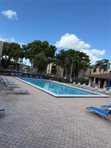 10975 SW 107th St 302, Miami, FL 33176