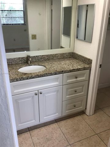 10975 SW 107th St 302, Miami, FL 33176