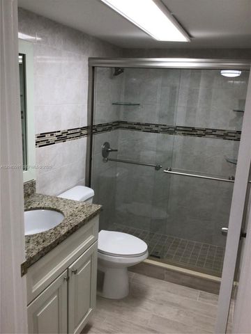 10975 SW 107th St 302, Miami, FL 33176