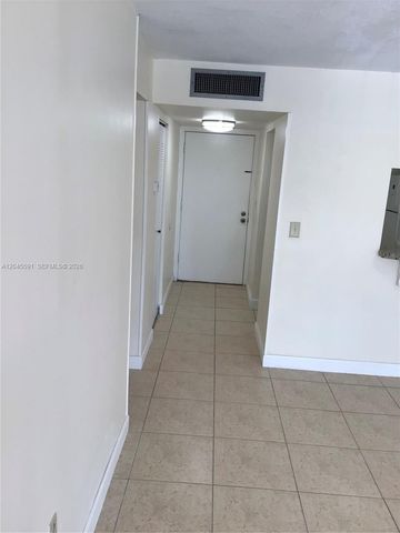 10975 SW 107th St 302, Miami, FL 33176