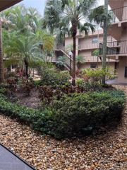 10975 SW 107th St 302, Miami, FL 33176